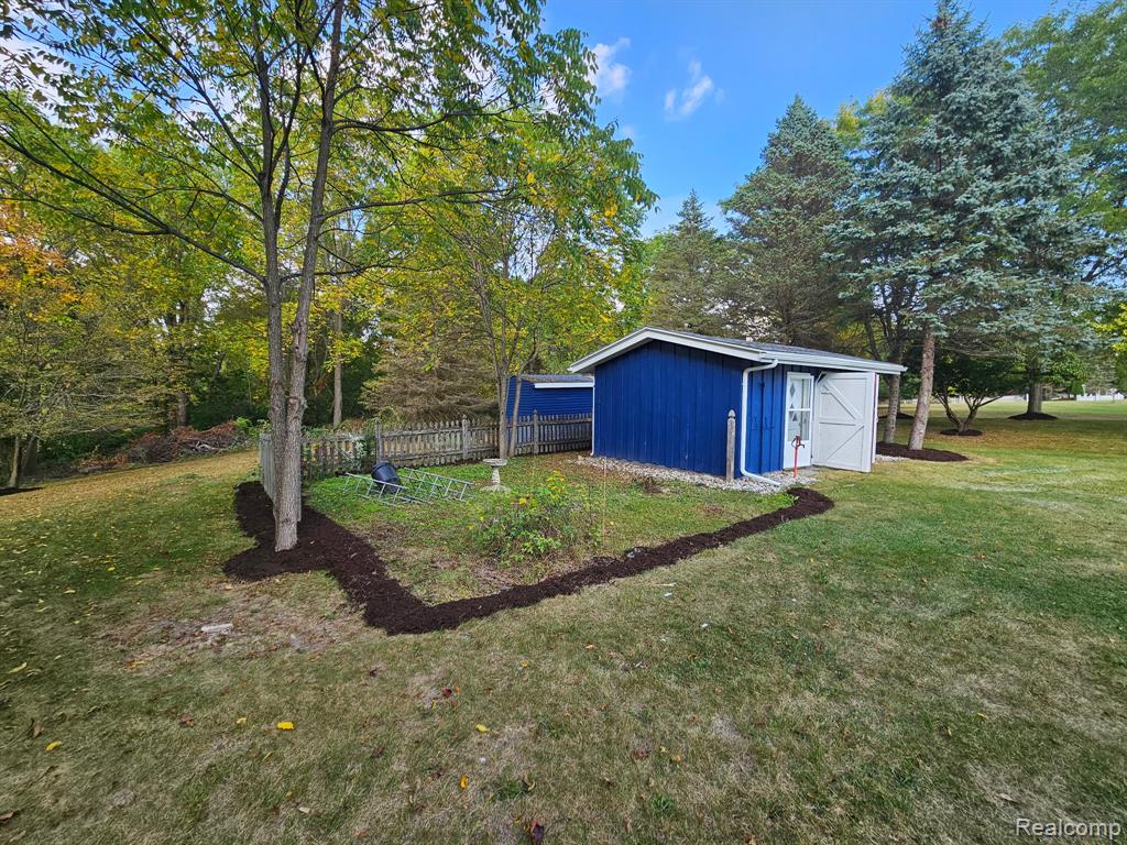 6353 Perry Road Grand Blanc, MI 48439 - Photo 7 of 61