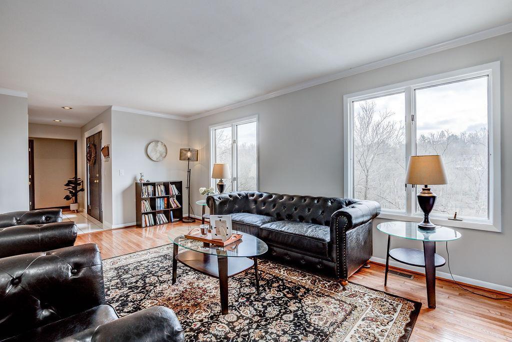 5895 Sheed Road Cincinnati, OH 45247 - Photo 3 of 22 Gallery Image 3