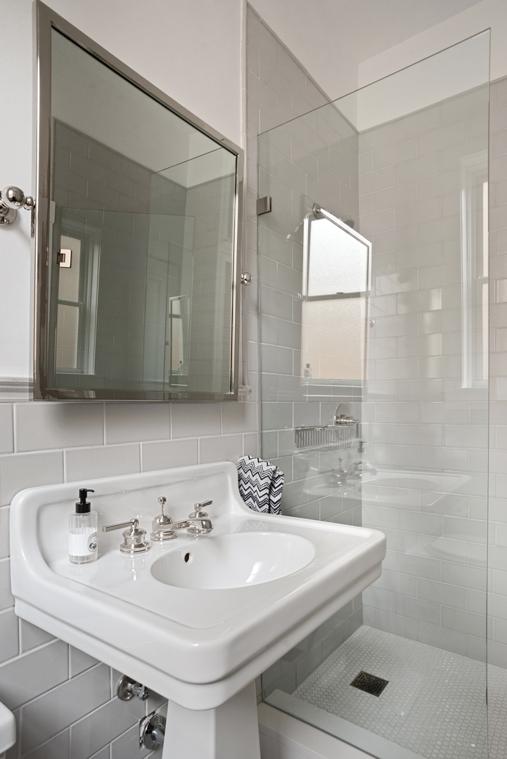 322 West Belden Avenue, Unit 1W Chicago, IL 60614 - Photo 20 of 24 a bathroom with a sink and mirror