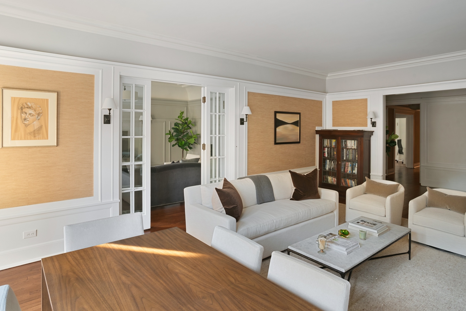 322 West Belden Avenue, Unit 1W Chicago, IL 60614 - Photo 5 of 24 a living room with furniture and a window