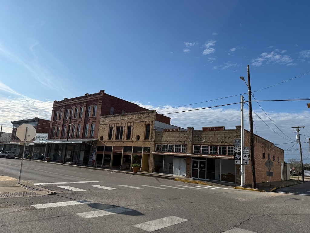 107 East Main Street Eagle Lake, TX 77434 - Photo 4 of 6 a view of a large building