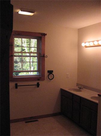 360 Barr Road New Braintree, MA 01531 - Photo 5 of 13 Gallery Image 5