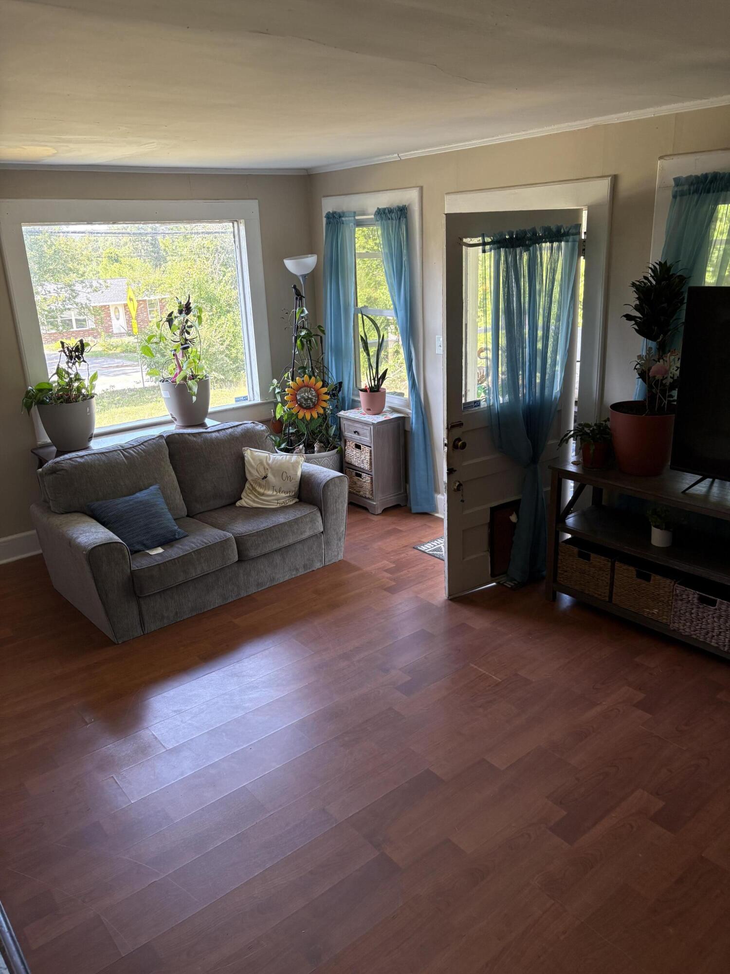2564 Richmond Hill Road Augusta, GA 30906 - Photo 11 of 13 living room