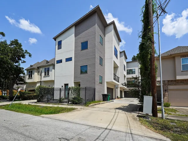 $2,900 | 5820 Petty Street, Unit B, Houston, TX 77007