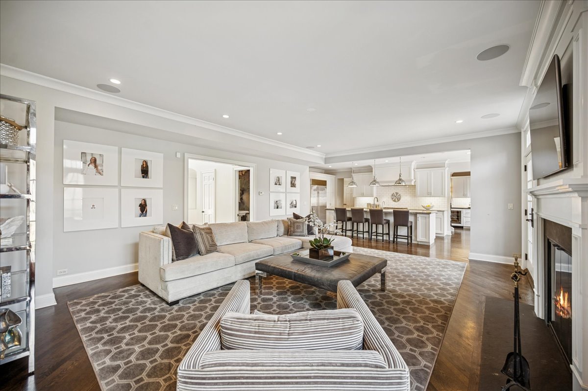 Undisclosed Address Winnetka, IL 60093 - Photo 10 of 55 a living room with furniture and a rug