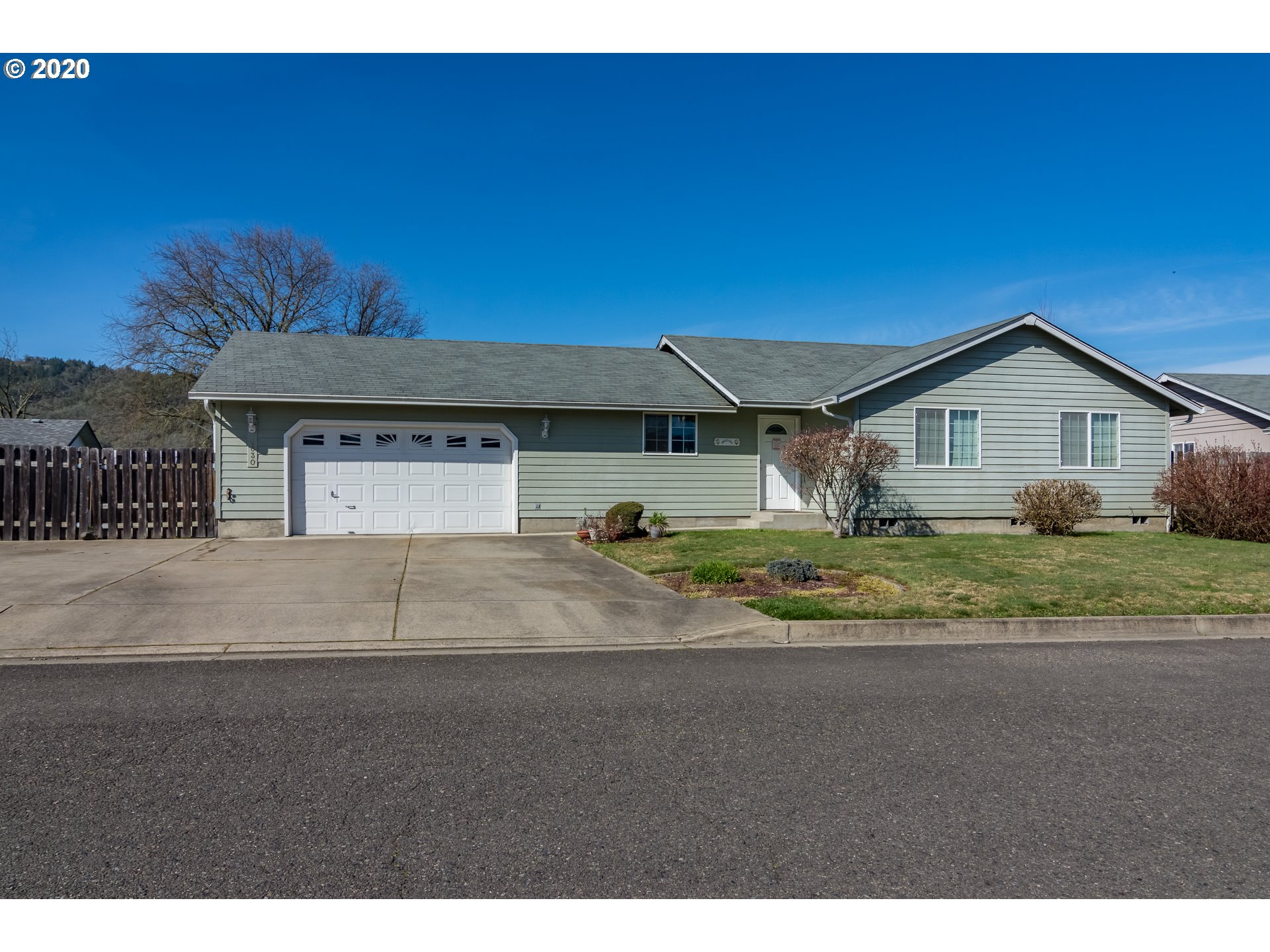 1630 Rolling Hills Road Roseburg, OR 97471 - Photo 2 of 32 Gallery Image 2