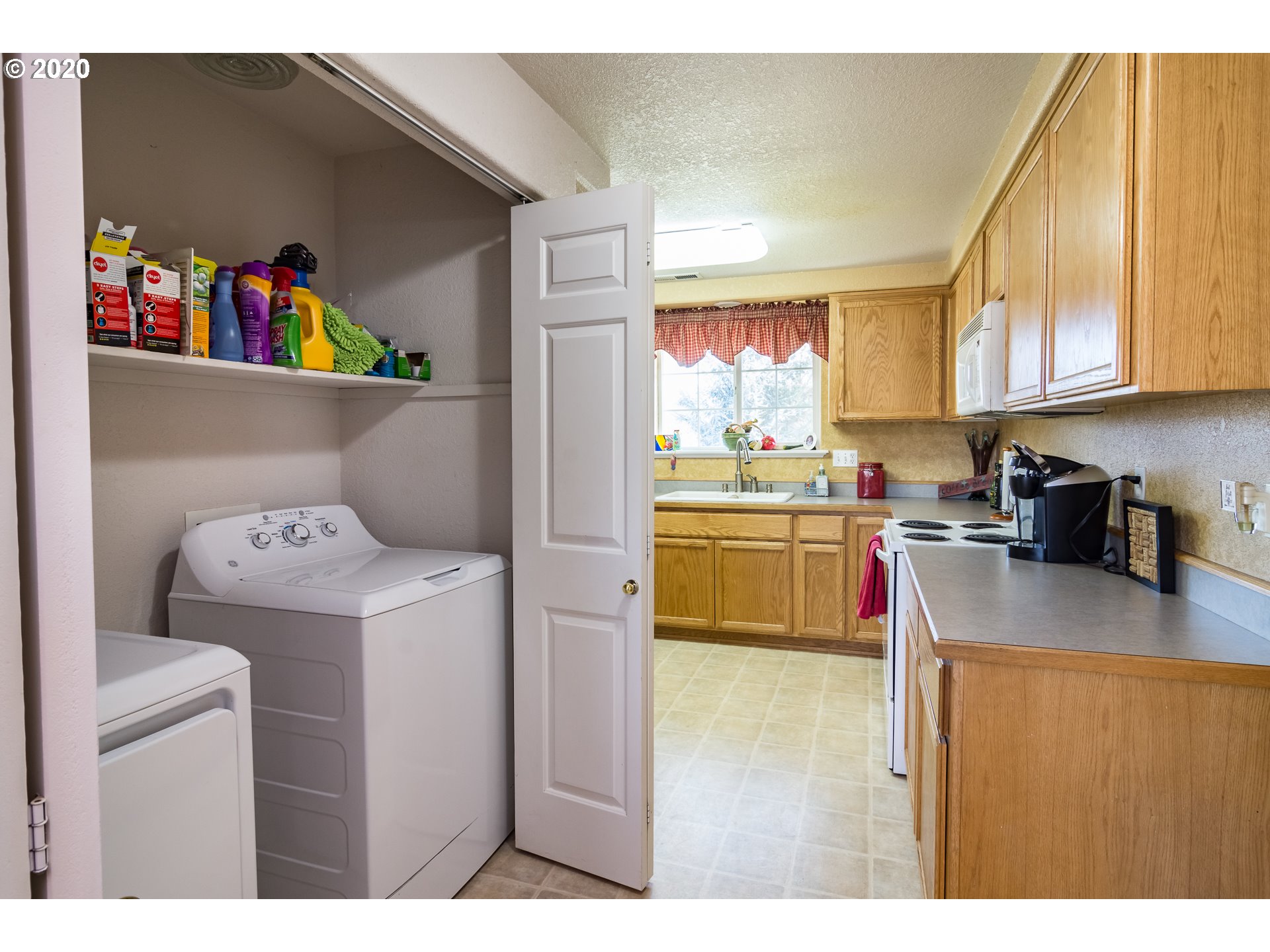 1630 Rolling Hills Road Roseburg, OR 97471 - Photo 11 of 32 Gallery Image 11