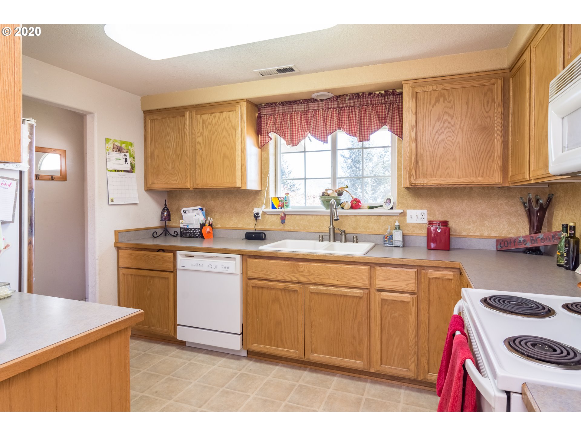 1630 Rolling Hills Road Roseburg, OR 97471 - Photo 12 of 32 Gallery Image 12