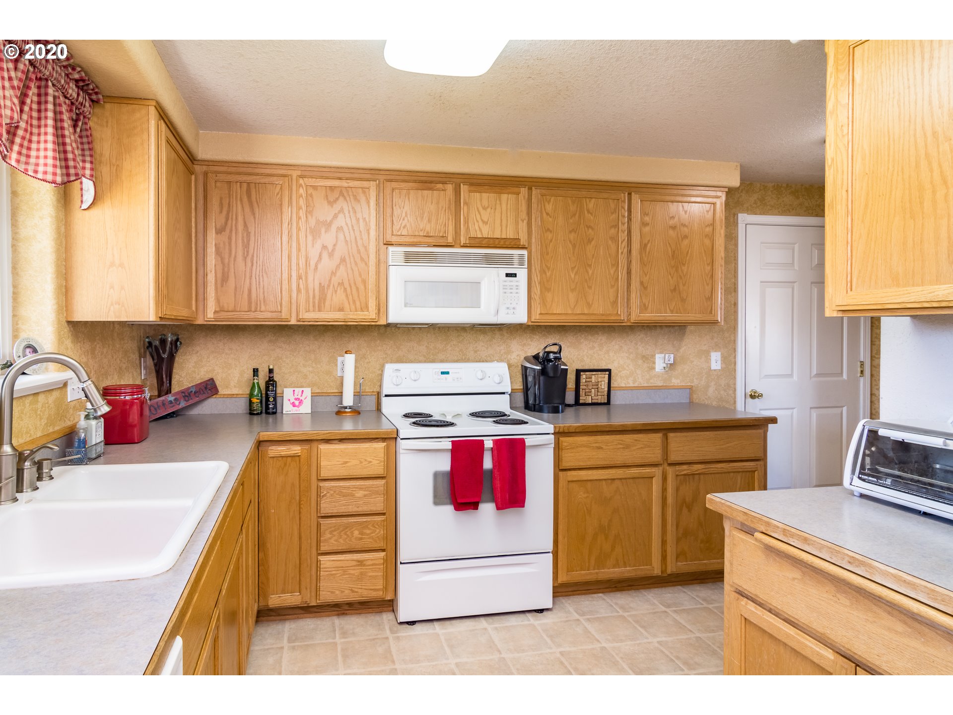 1630 Rolling Hills Road Roseburg, OR 97471 - Photo 13 of 32 Gallery Image 13