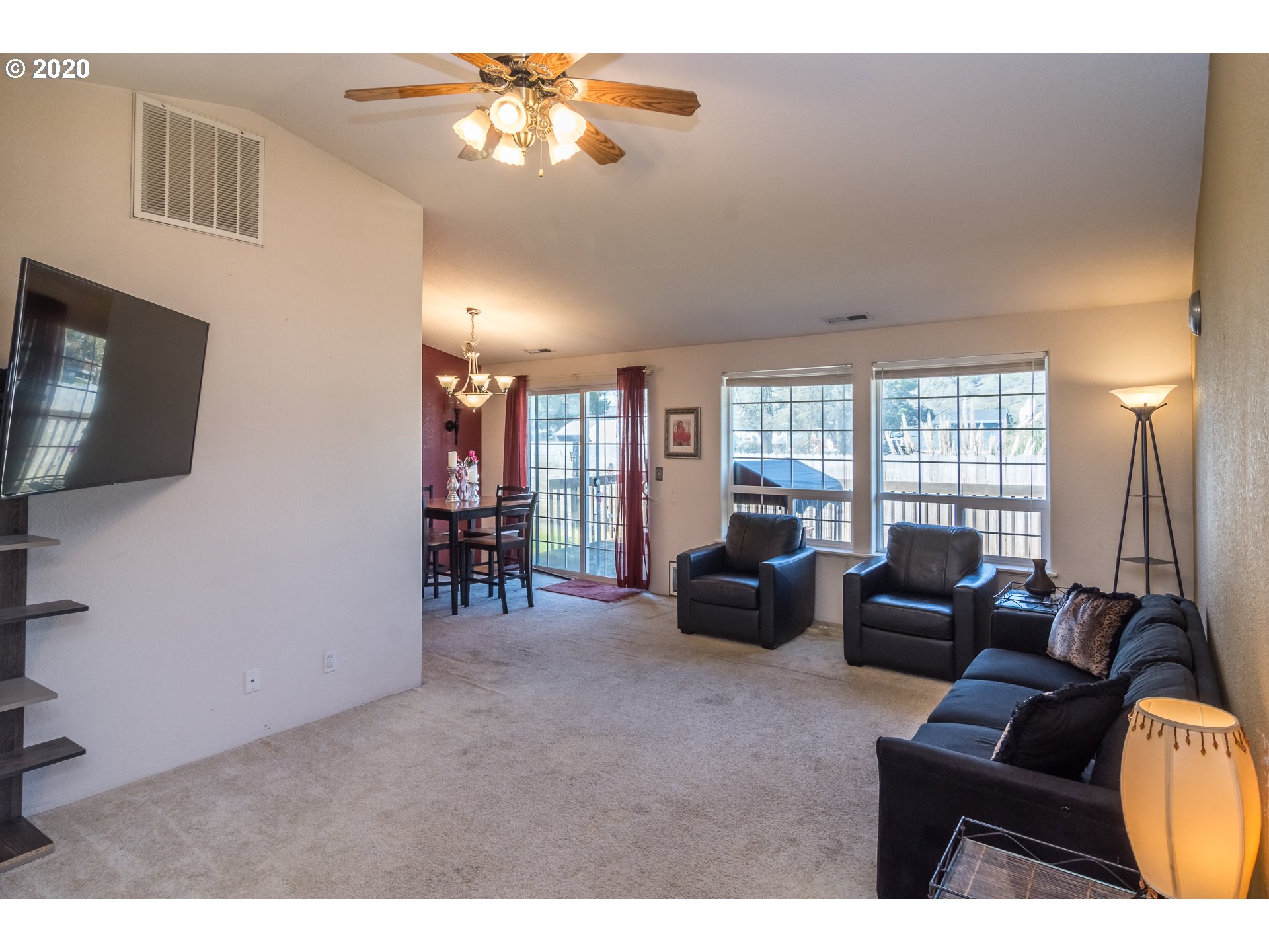 1630 Rolling Hills Road Roseburg, OR 97471 - Photo 3 of 32 Gallery Image 3