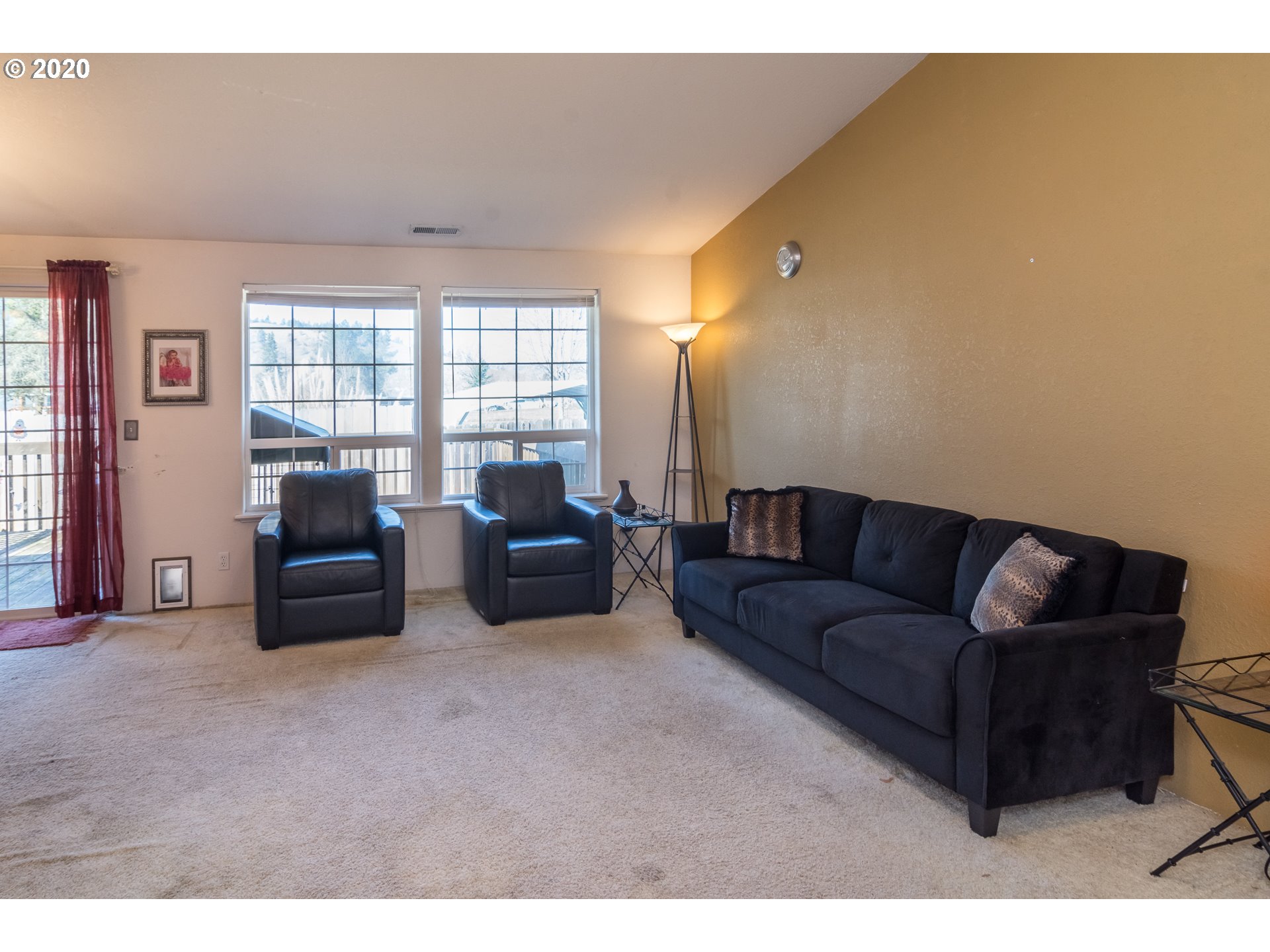 1630 Rolling Hills Road Roseburg, OR 97471 - Photo 4 of 32 Gallery Image 4