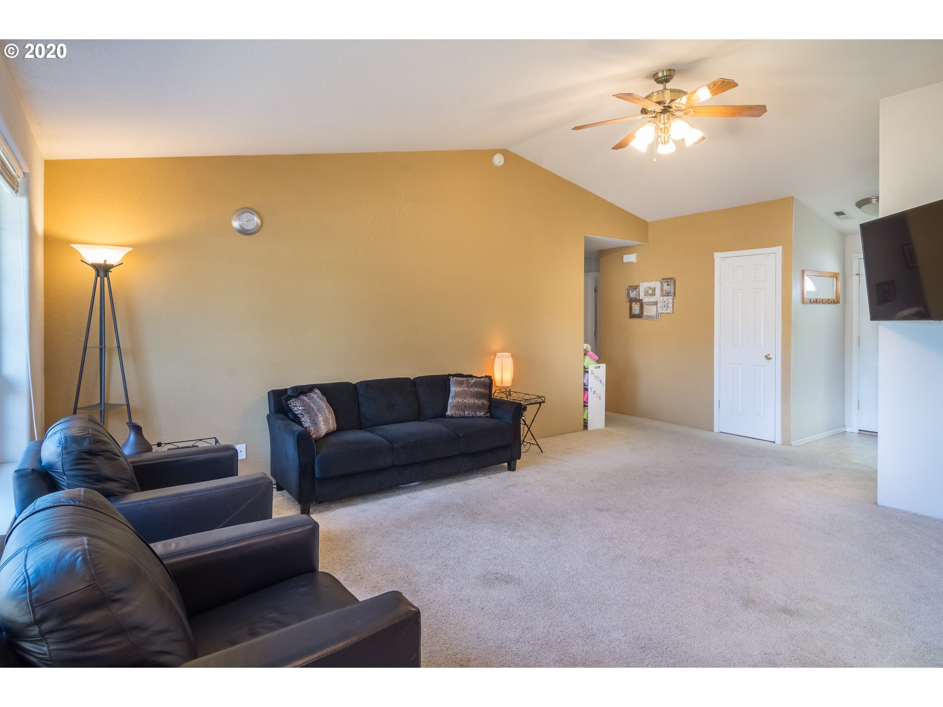 1630 Rolling Hills Road Roseburg, OR 97471 - Photo 5 of 32 Gallery Image 5