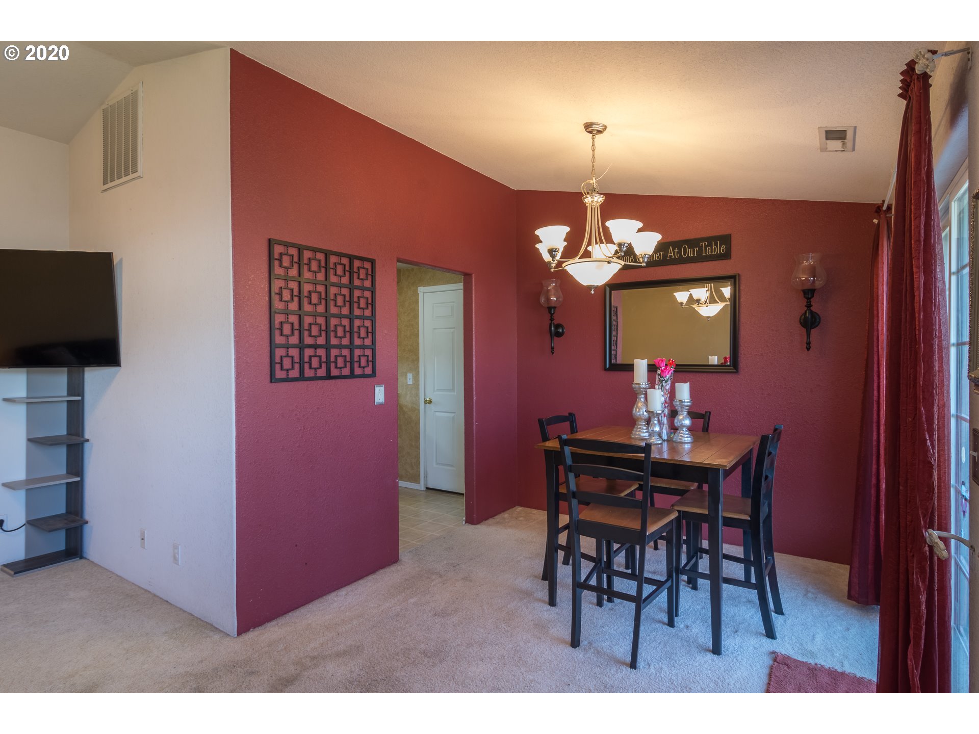 1630 Rolling Hills Road Roseburg, OR 97471 - Photo 7 of 32 Gallery Image 7