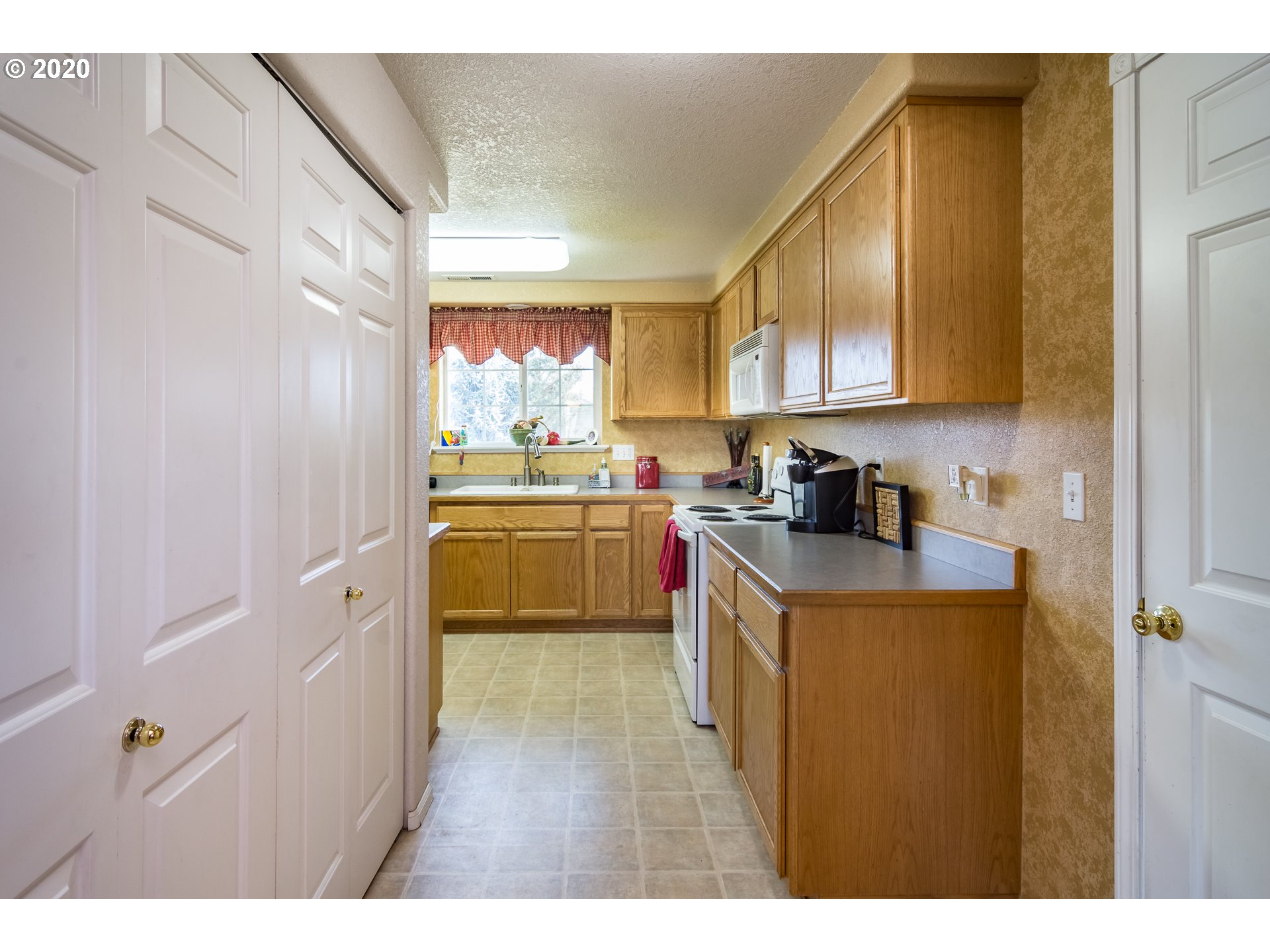 1630 Rolling Hills Road Roseburg, OR 97471 - Photo 10 of 32 Gallery Image 10