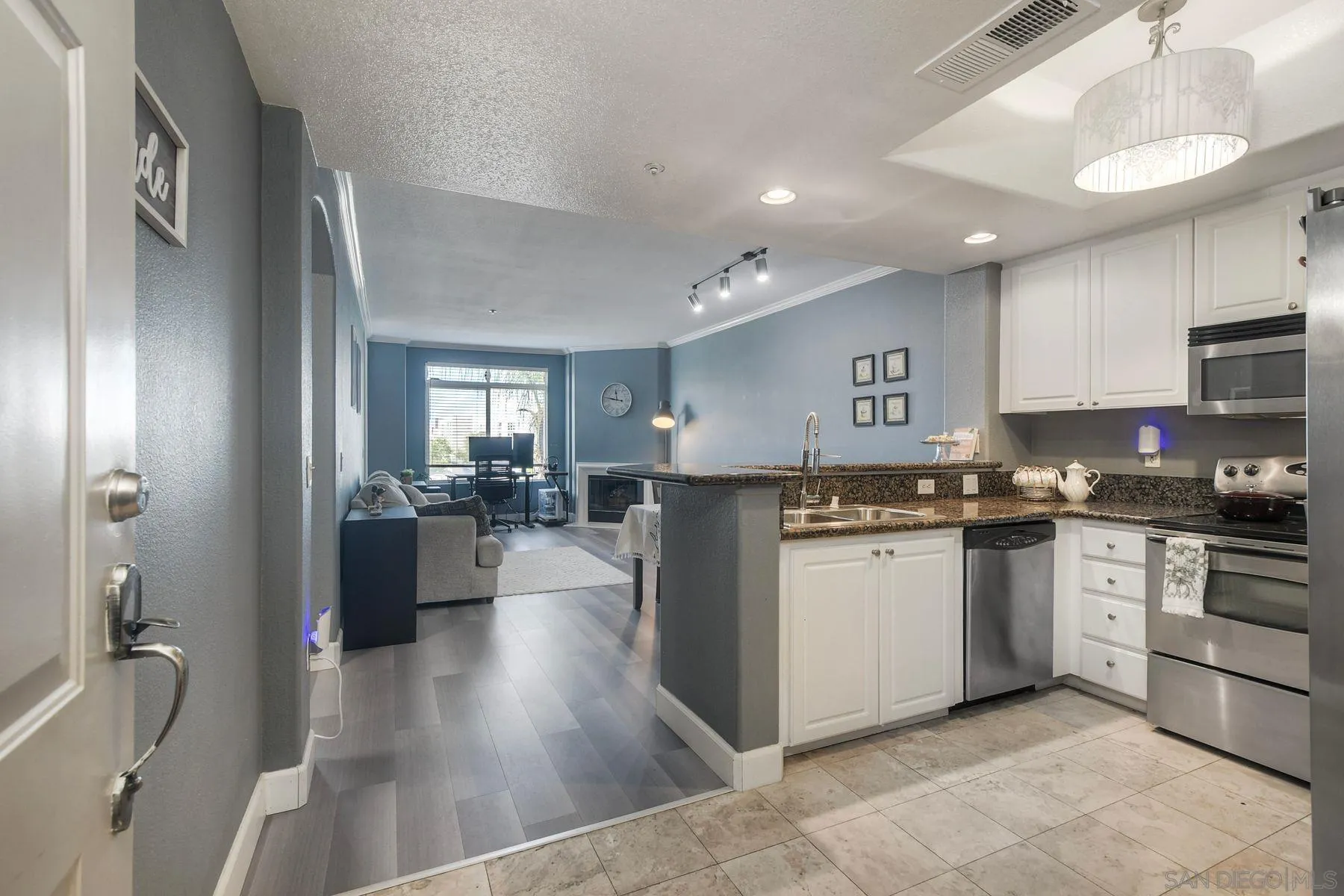 9253 Regents Road, Unit A305 La Jolla, CA 92037 - Photo 2 of 32 Entry