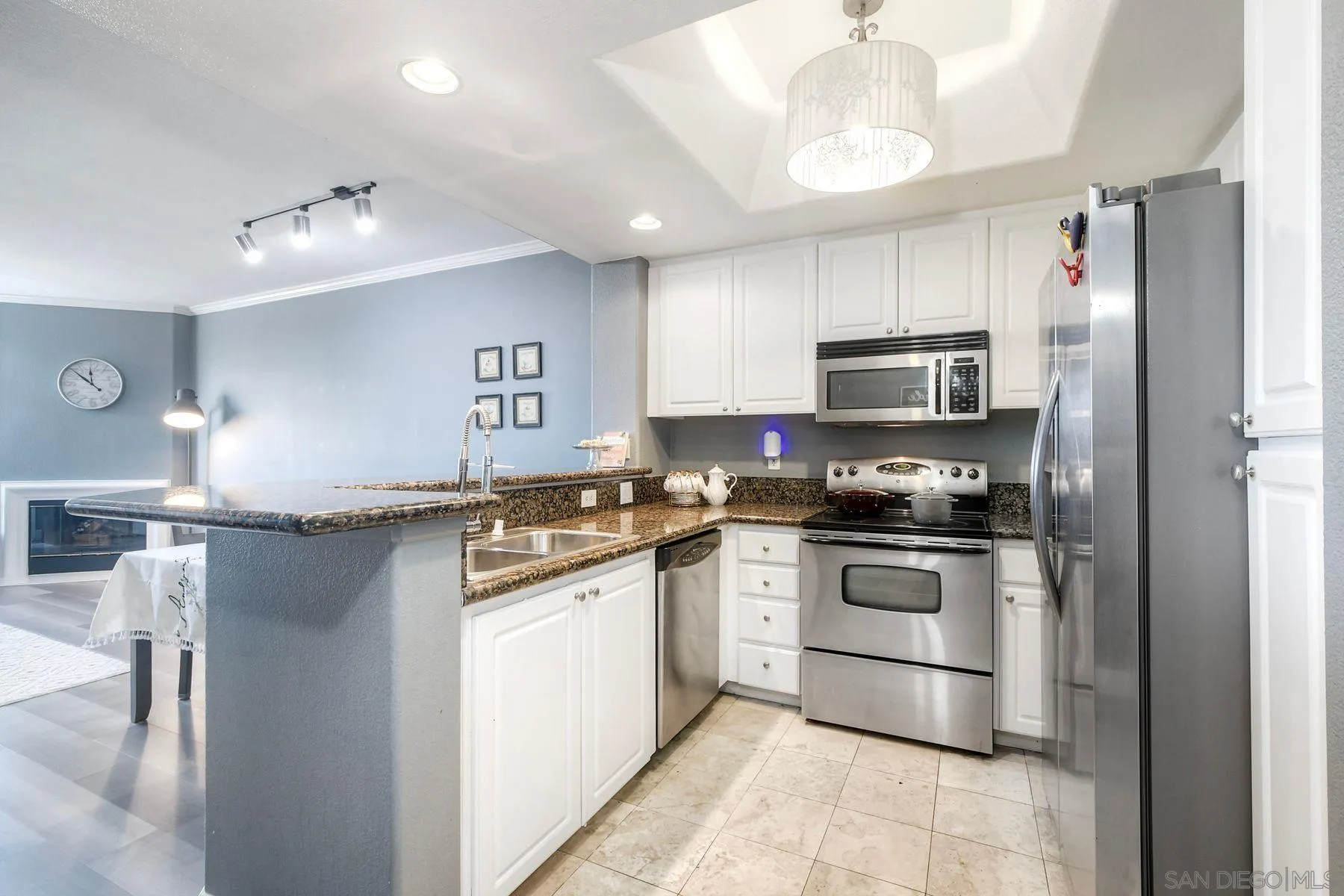 9253 Regents Road, Unit A305 La Jolla, CA 92037 - Photo 4 of 32