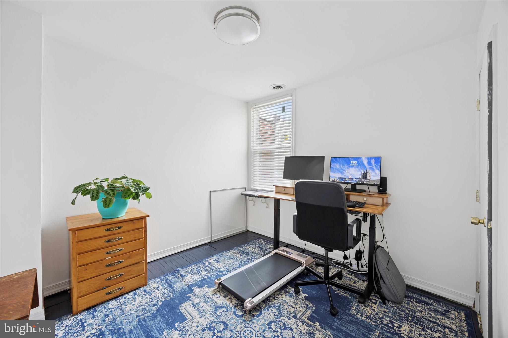 5624 North Warnock Street Philadelphia, PA 19141 - Photo 13 of 15 a workspace with furniture