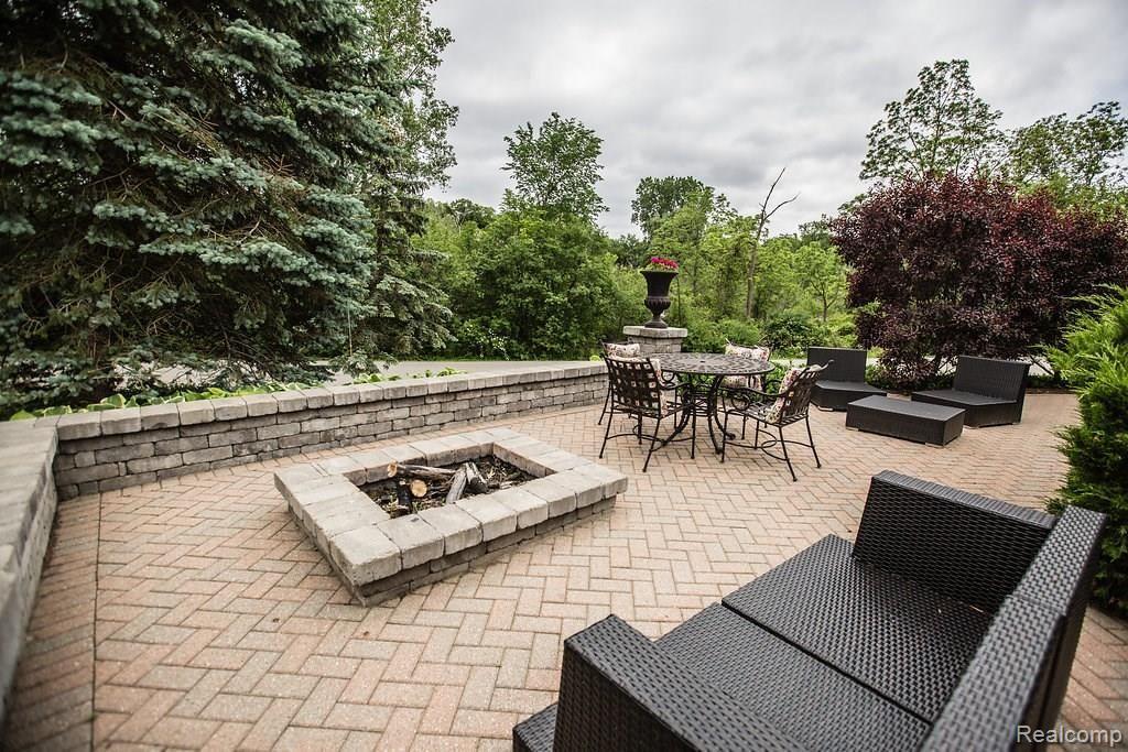 275 Barden Road Bloomfield Hills, MI 48304 - Photo 33 of 38