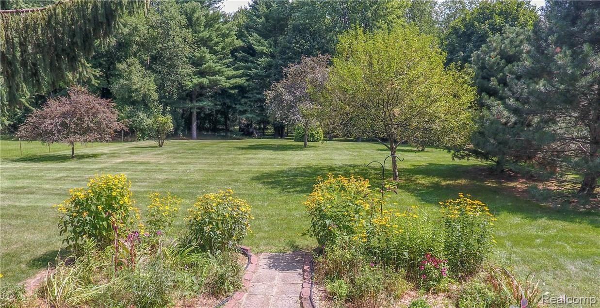 1230 Merry Road Waterford, MI 48328 - Photo 27 of 27 Breathtaking View