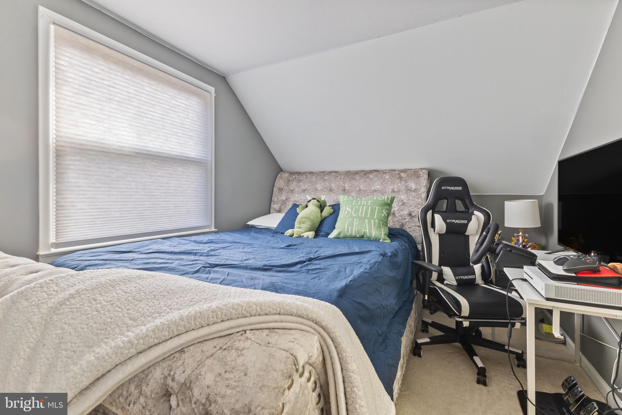 14509 Fullerton Road Woodbridge, VA 22193 - Photo 25 of 32 3rd level 2nd bedroom