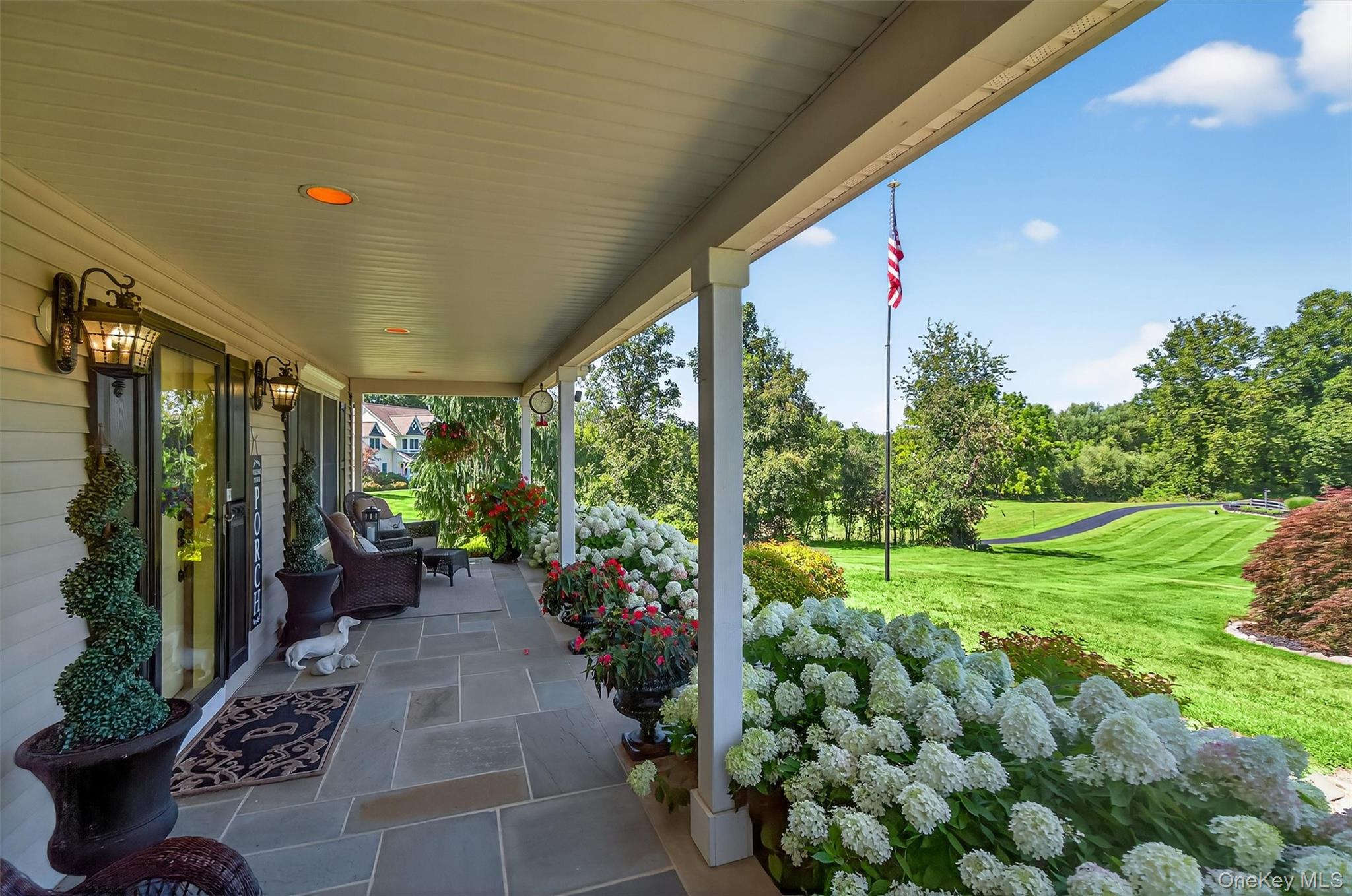 91 Distillery Road Warwick, NY 10990 - Photo 3 of 49 a room with garden view