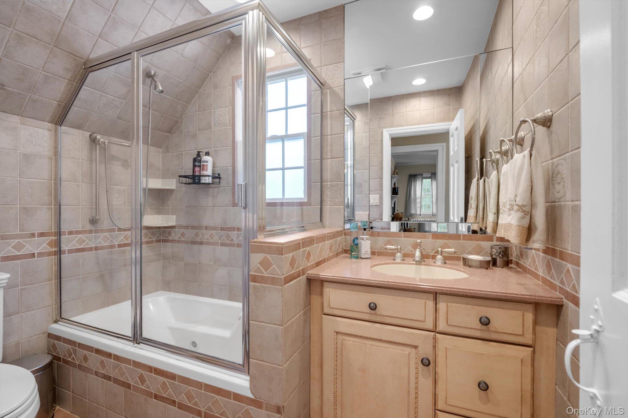74 Litchfield Road Port Washington, NY 11050 - Photo 27 of 48