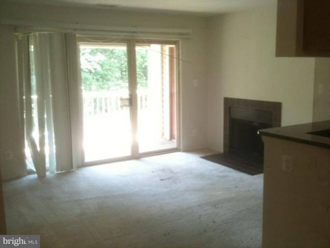 1780 Jonathan Way, Unit 1780B Reston, VA 20190 - Photo 3 of 3 Living Room