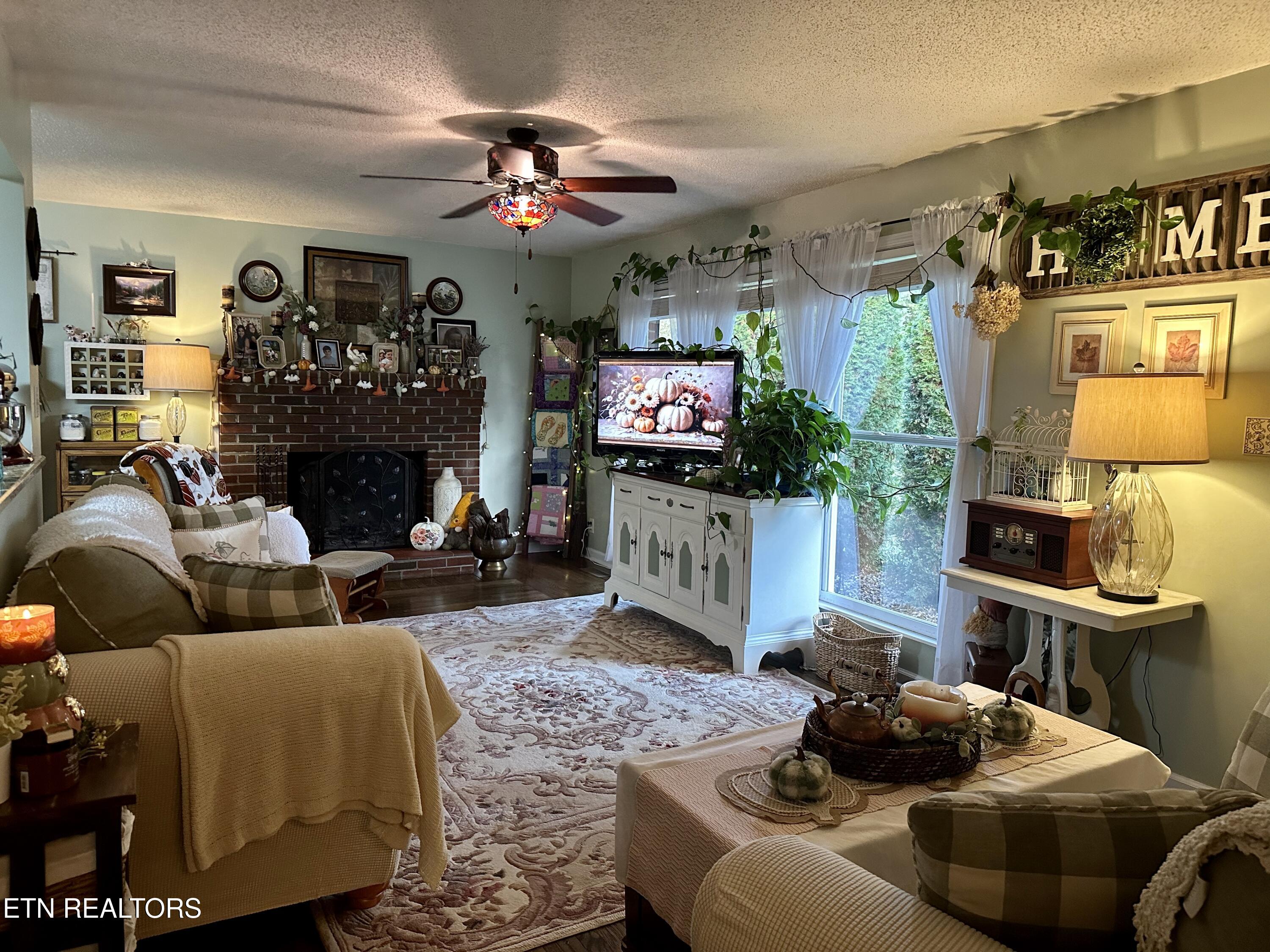 1711 Reaves Road Knoxville, TN 37912 - Photo 3 of 29 IMG_5970