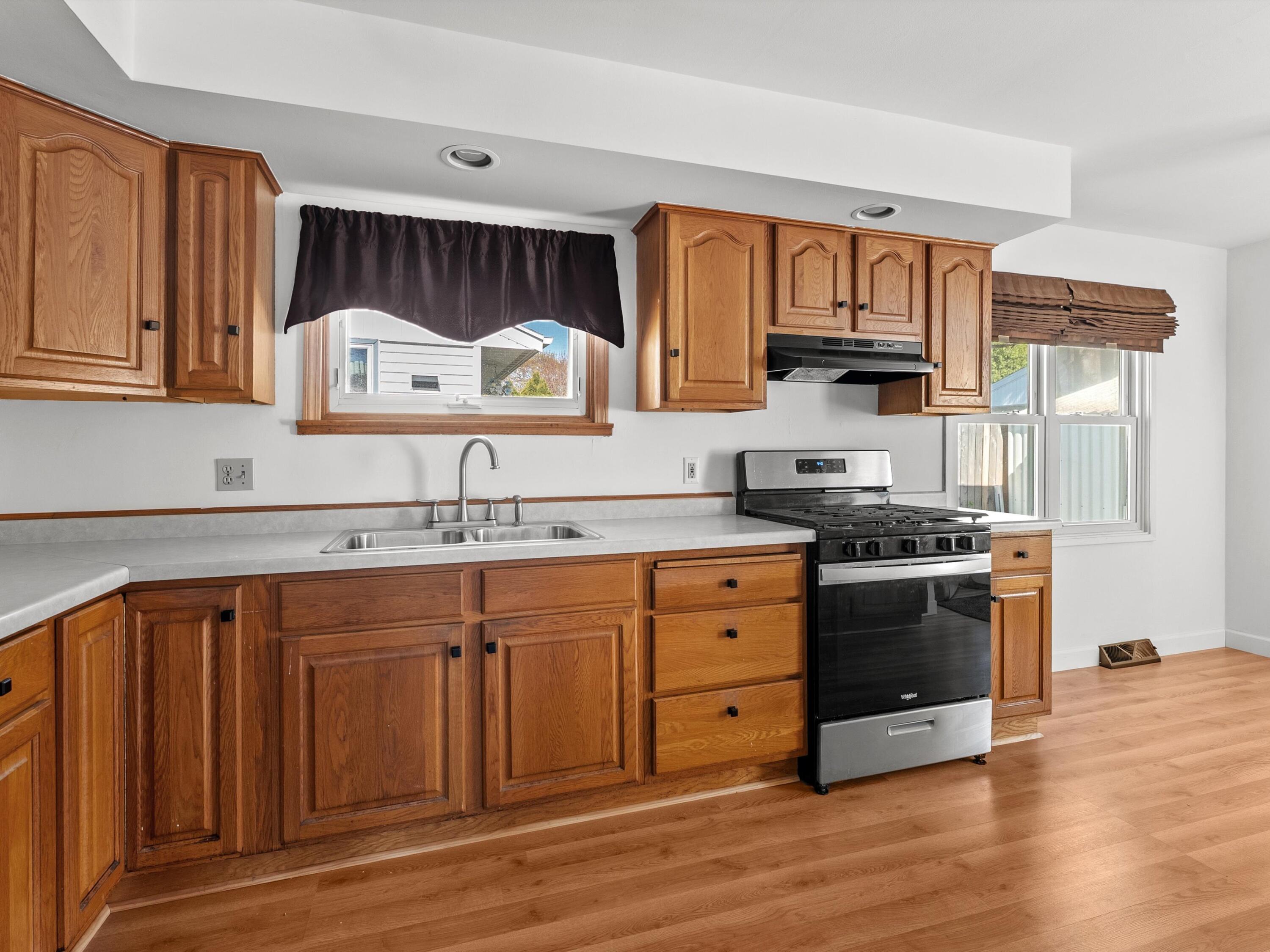 1422 South 35th Street Manitowoc, WI 54220 - Photo 4 of 28 Sun-filled Kitchen