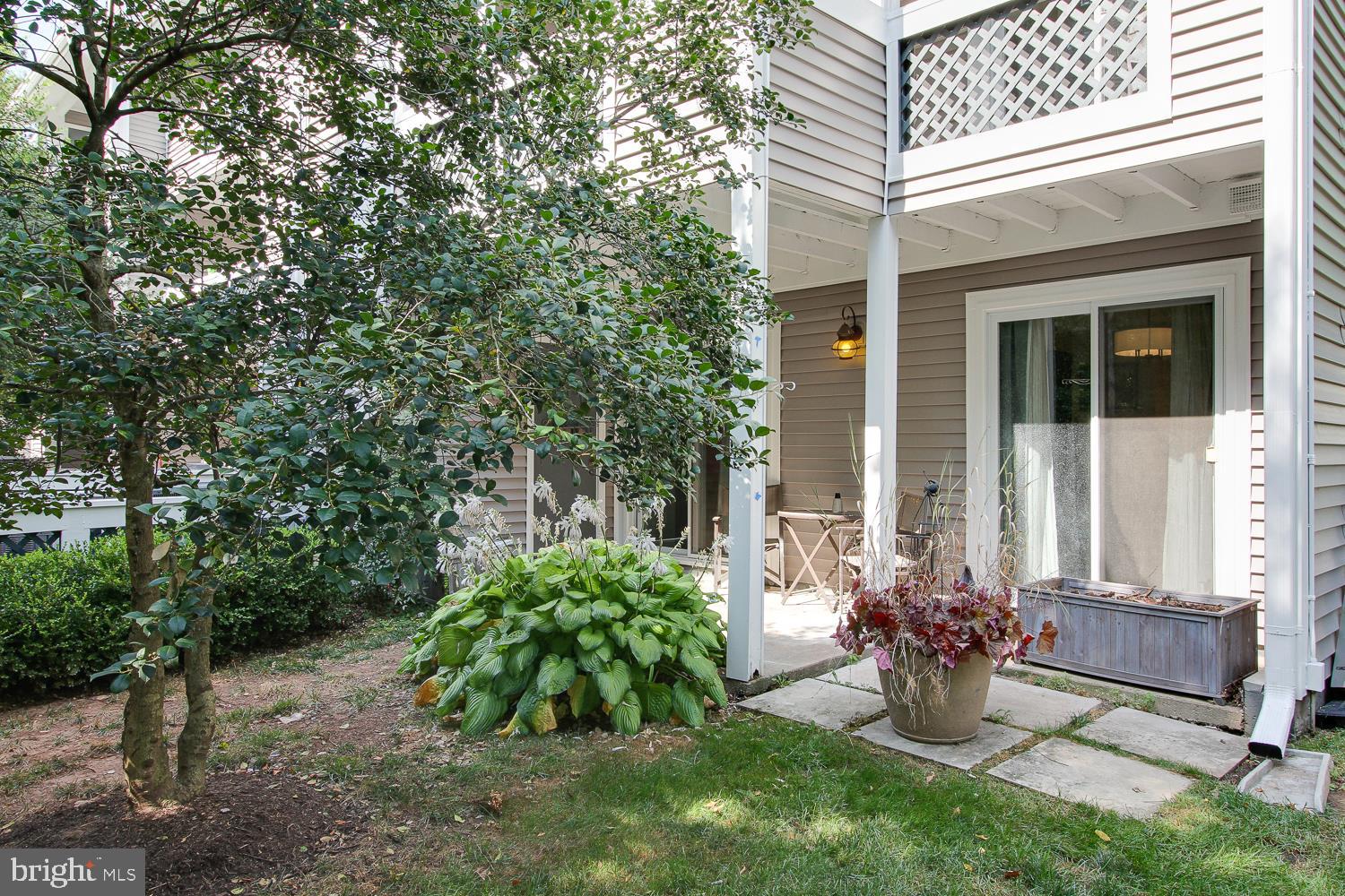 12918 Grays Pointe Road Fairfax, VA 22033 - Photo 16 of 18 Lovely back patio area