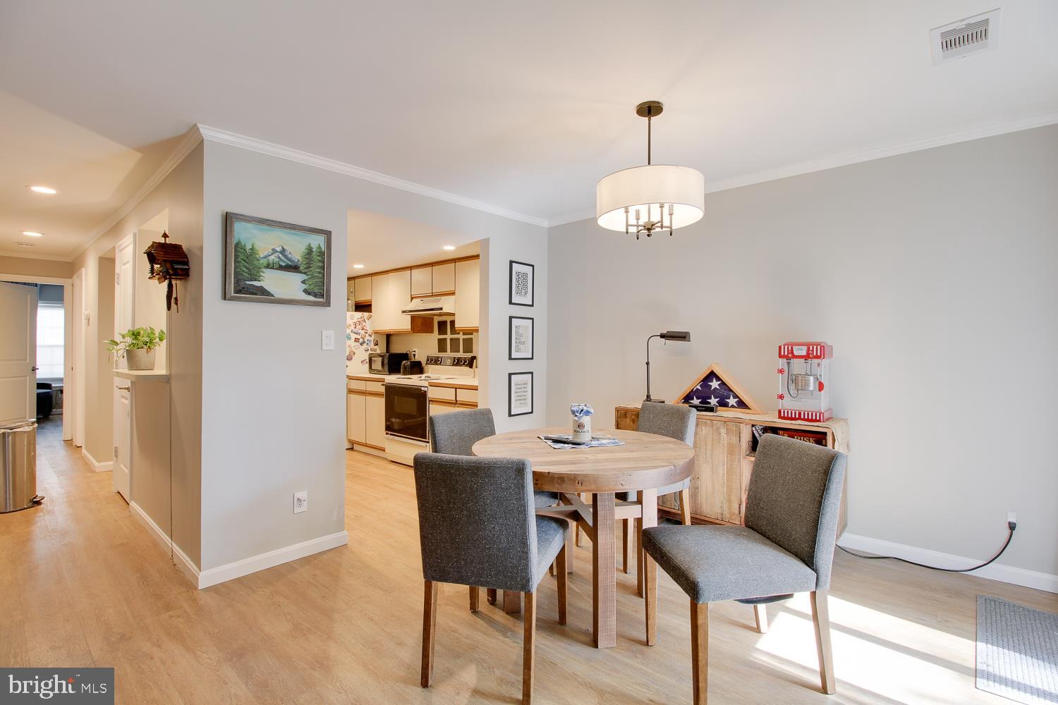 12918 Grays Pointe Road Fairfax, VA 22033 - Photo 7 of 18 Dining area