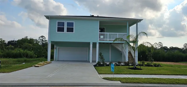 $386,960 | 3801 Peacock Isle Drive, Dickinson, TX 77539