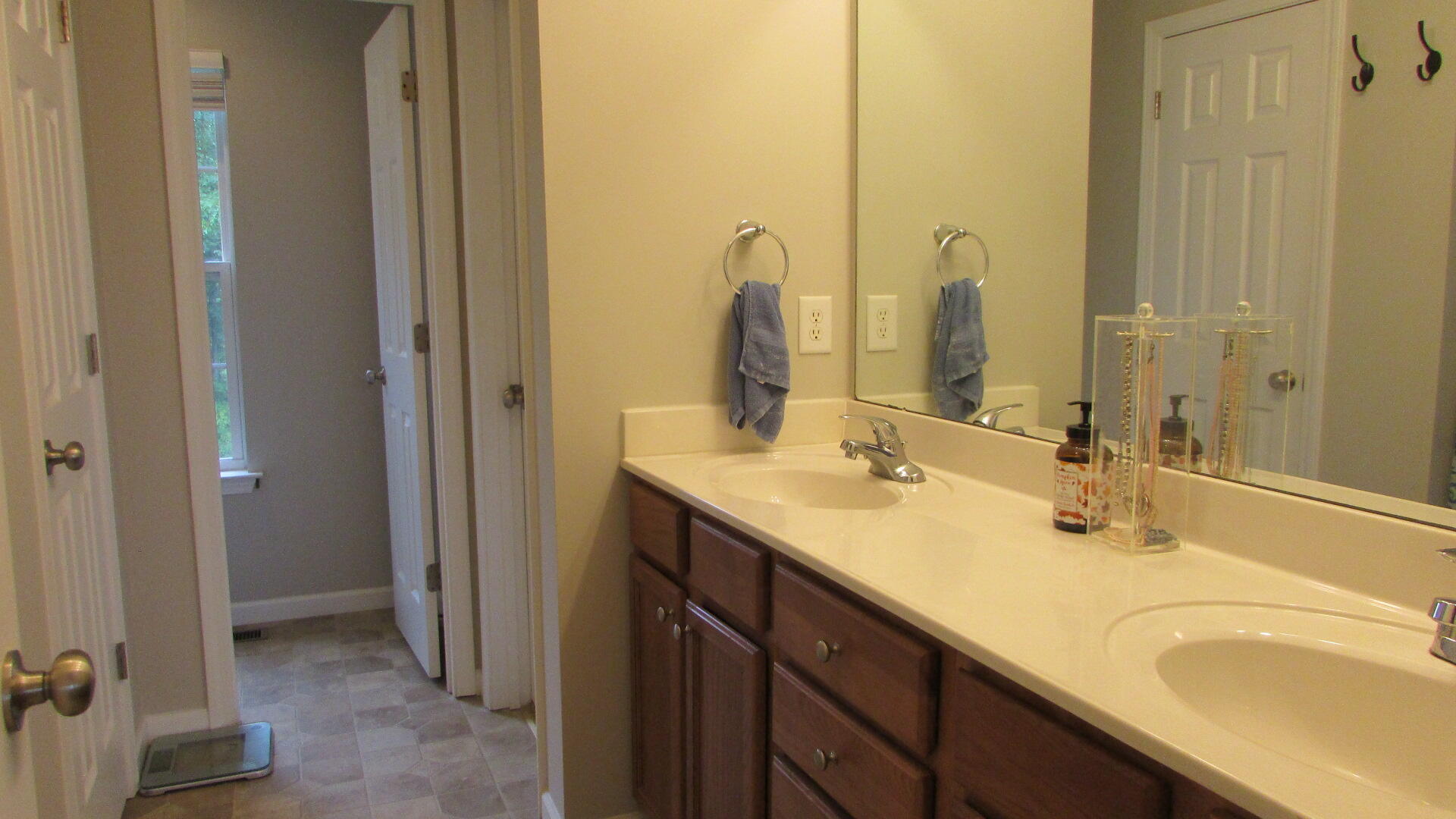 533 Painter Road Fall Branch, TN 37656 - Photo 14 of 40 IMG_5154