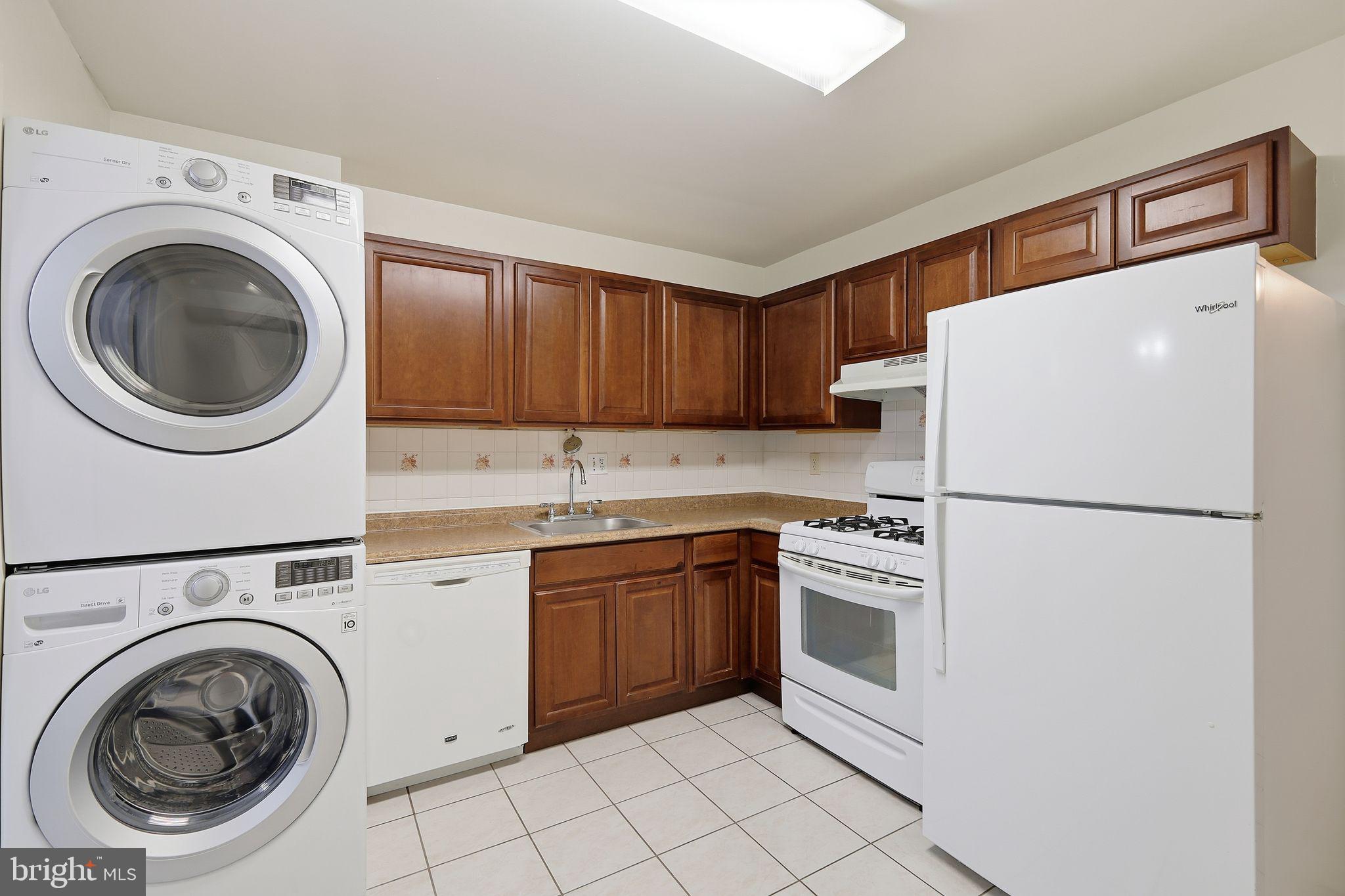 18701 Walkers Choice Road, Unit 2 Gaithersburg, MD 20886 - Photo 4 of 10 Kitchen