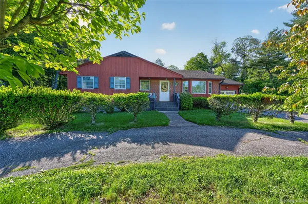 $1,298,000 | 660 Washington Avenue, Plainview, NY 11803
