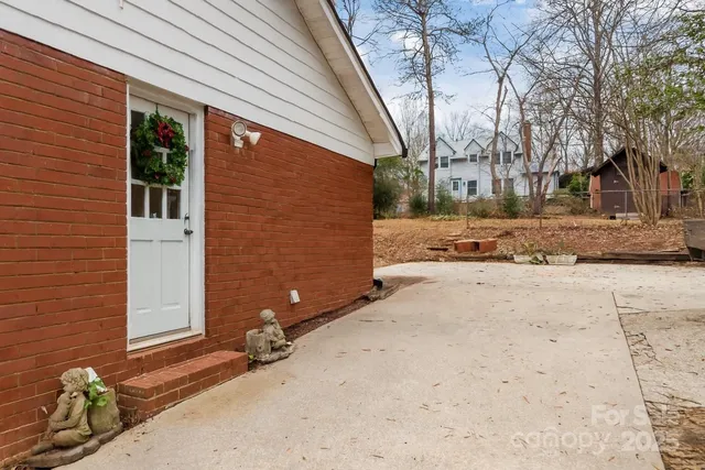 a view of a backyard of the house