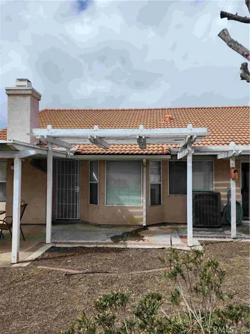 a view of a house with backyard and porch