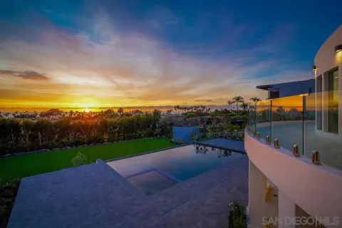 $15,950,000 | 8308 Calle Del Cielo, La Jolla, CA 92037