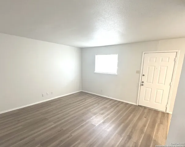 $700 | 2500 Avenue East, Unit 1B, Hondo, TX 78861