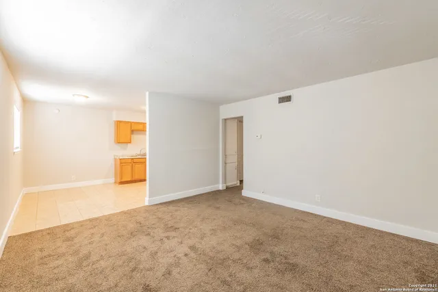 $700 | 2500 Avenue East, Unit 1B, Hondo, TX 78861