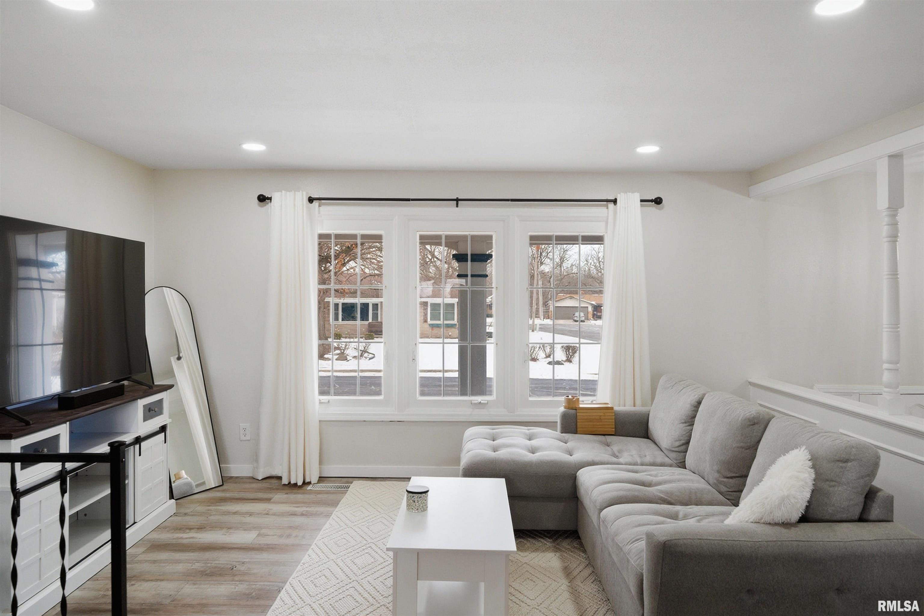 2428 North Lehman Road Peoria, IL 61604 - Photo 5 of 38