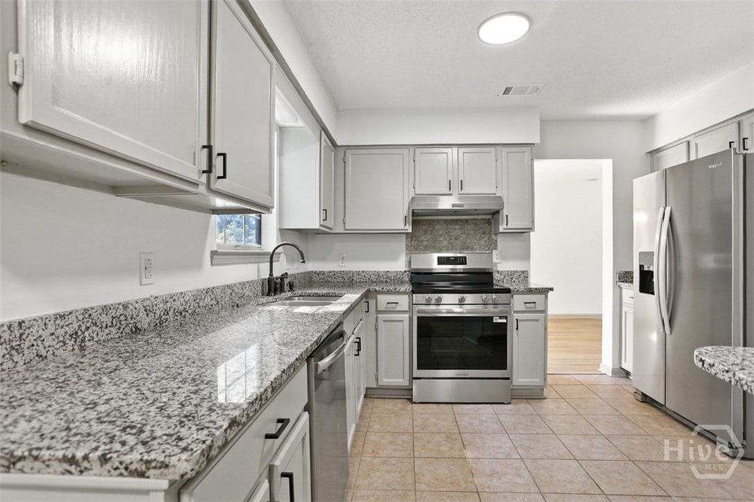 520 Oemler Loop Savannah, GA 31410 - Photo 11 of 36