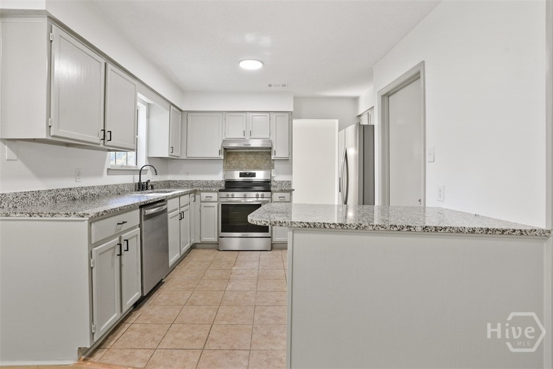 520 Oemler Loop Savannah, GA 31410 - Photo 10 of 36