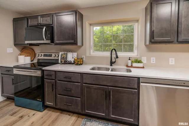 $257,400 | 5157 Herrin Road, Carterville, IL 62918