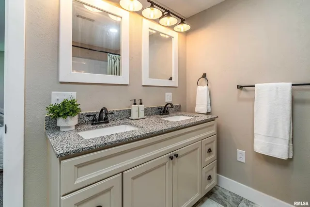 $257,400 | 5157 Herrin Road, Carterville, IL 62918