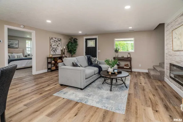 $257,400 | 5157 Herrin Road, Carterville, IL 62918