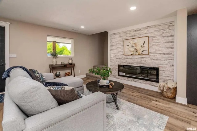 $257,400 | 5157 Herrin Road, Carterville, IL 62918