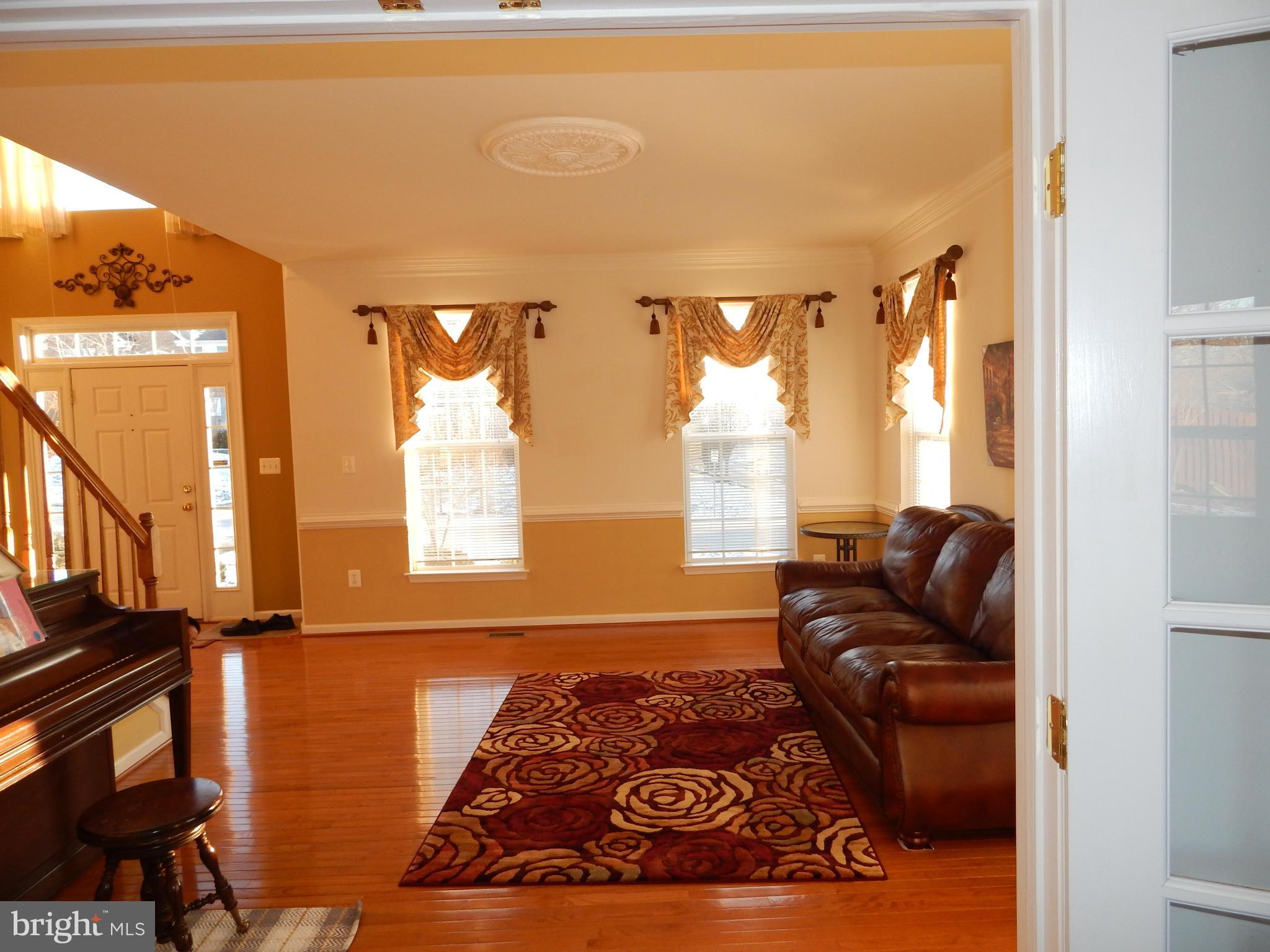 14315 Brass Wheel Road Boyds, MD 20841 - Photo 9 of 25 Living Room
