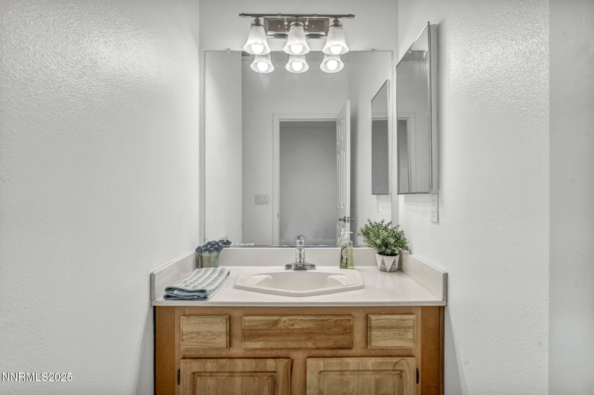 900 South Meadows Parkway, Unit 3223 Reno, NV 89521 - Photo 27 of 42 a bathroom with a sink and a mirror