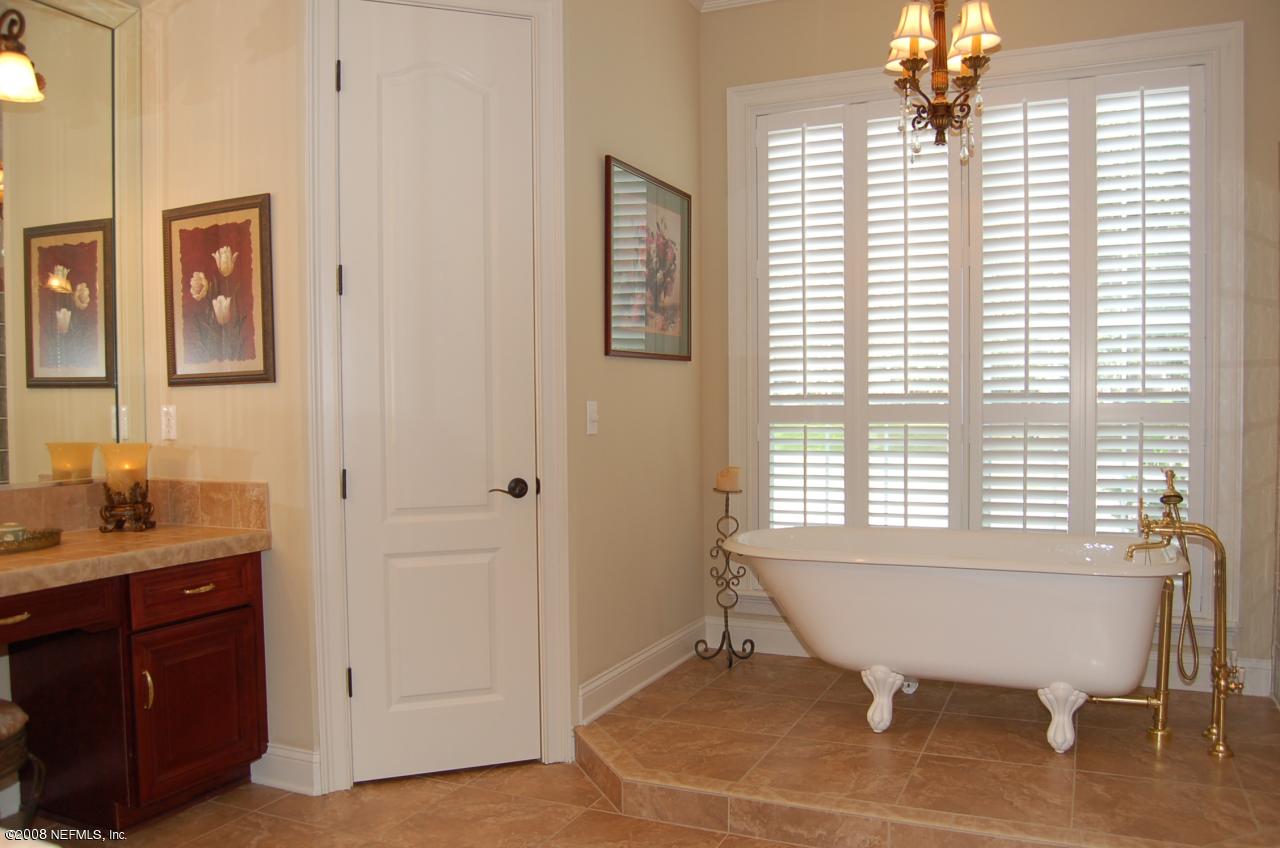 1054 Popolee Road Jacksonville, FL 32259 - Photo 10 of 19 Master bath tub